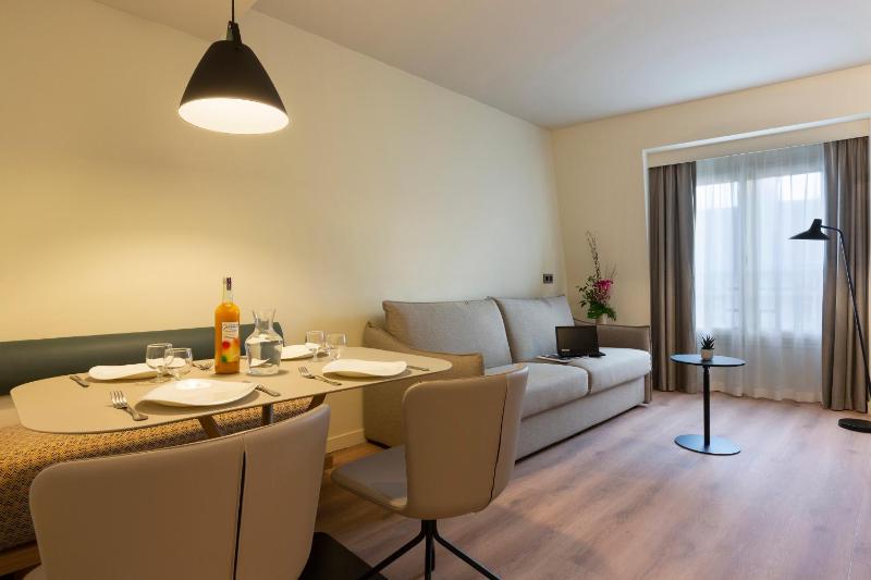 Deluxe Apartment image 1