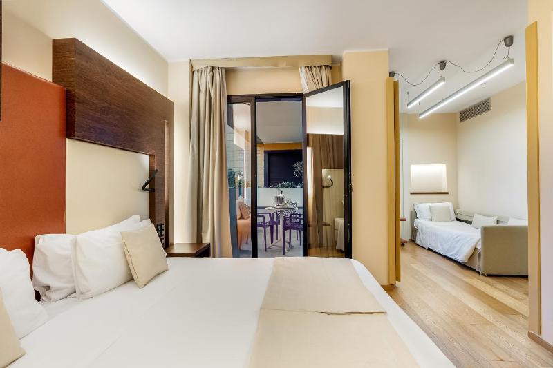Superior Triple Room image 1