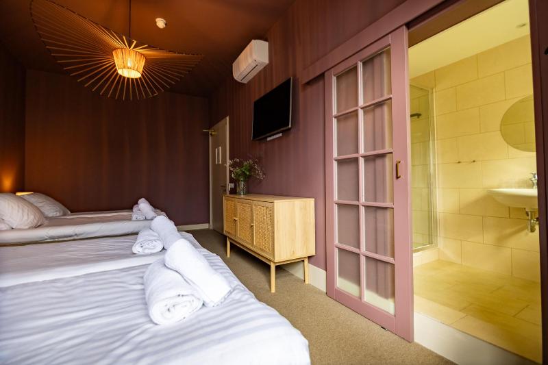 Quadruple Room with Private Bathroom image 4
