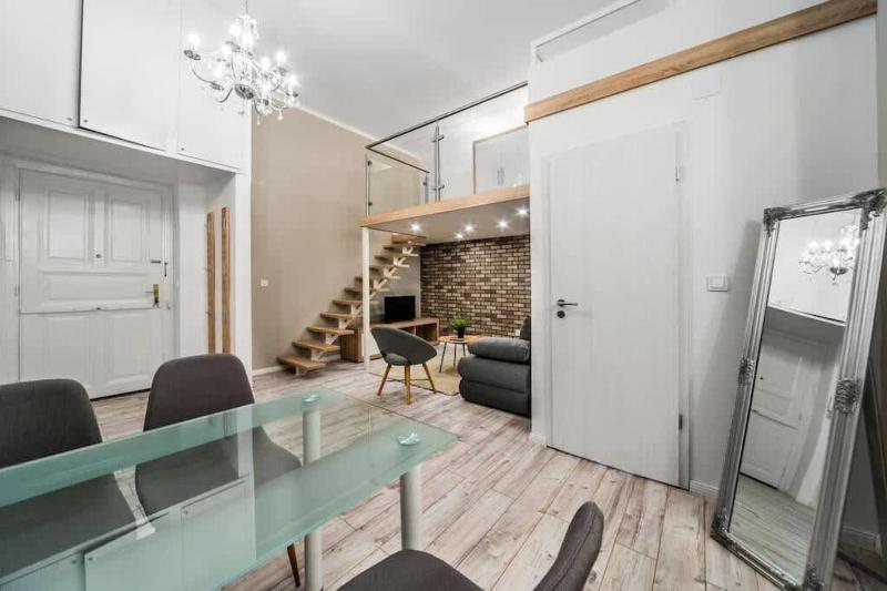 Sweet & Cozy Home at Center - image 3