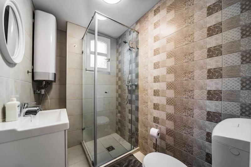 Sweet & Cozy Home at Center - image 8
