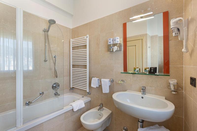 Standard Double Room image 2