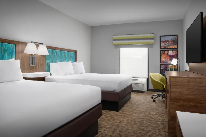 Room with Two Queen Beds - Non-Smoking image 2
