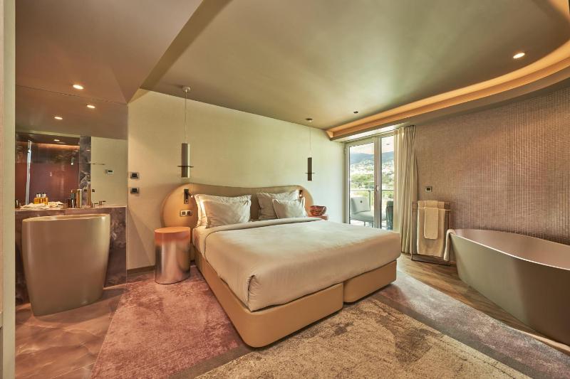 Junior Suite with Mountain View image 4