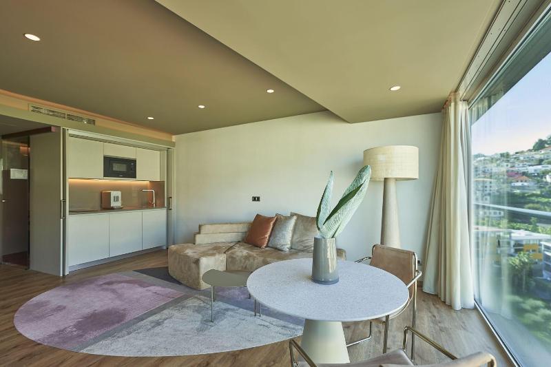 Junior Suite with Mountain View image 2