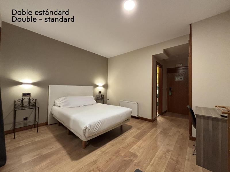 Standard Double Room image 3
