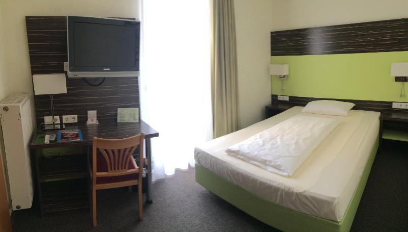 Standard Double Room with French Bed image 3