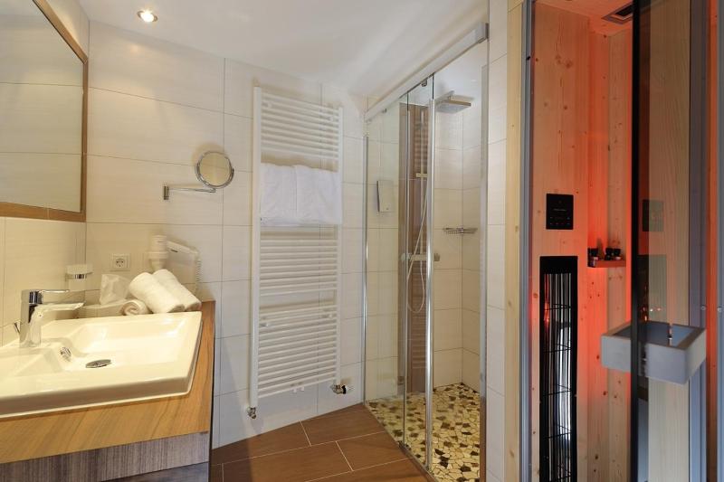 Deluxe Two-Bedroom Apartment image 2
