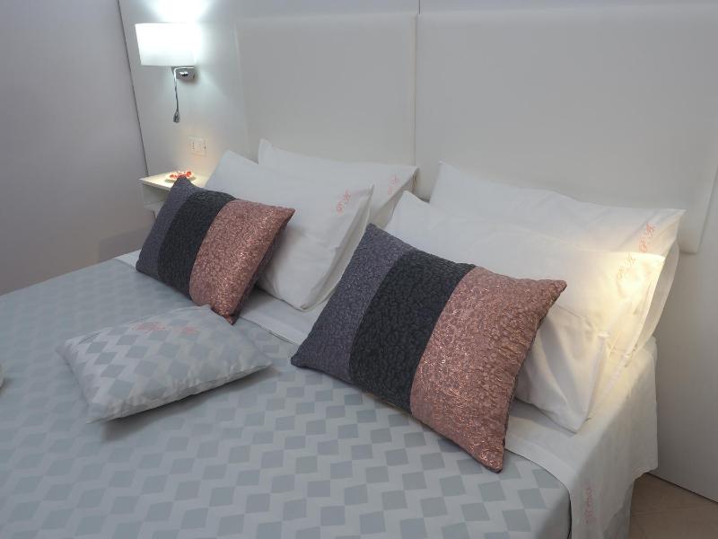 Comfort Triple Room with Shower image 1