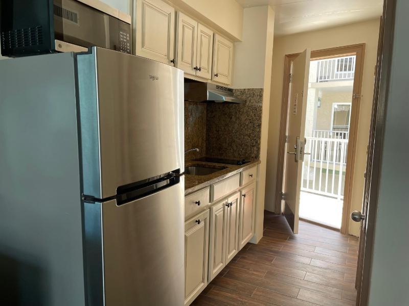 Studio with Kitchen and Private Balcony image 2