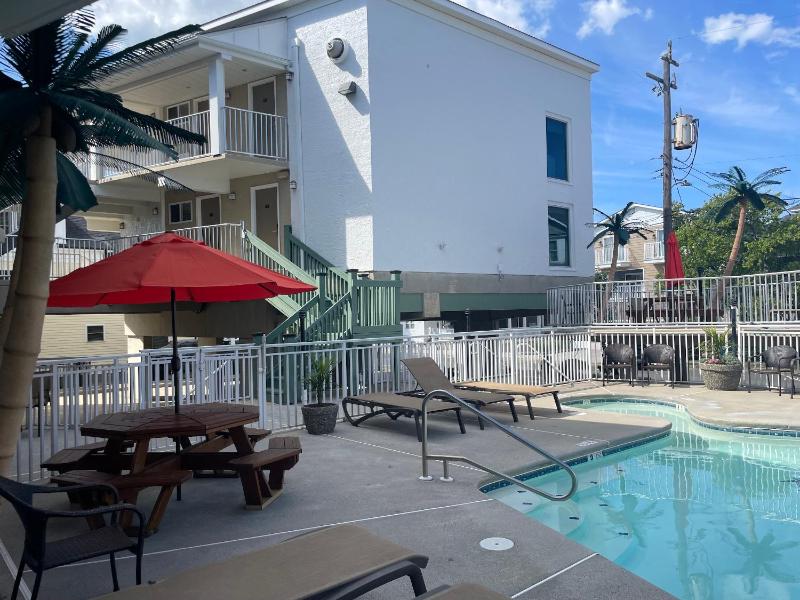 Suite with Kitchen and  Pool View image 2