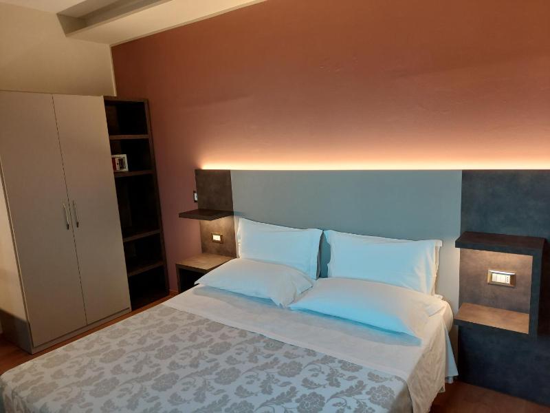 Deluxe Suite with Sea View image 4