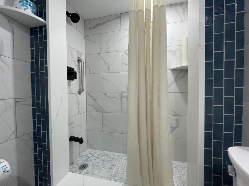 Suite with Kitchen and  Pool View image 3