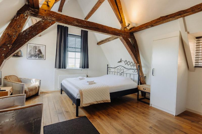 Deluxe Double Room image 1