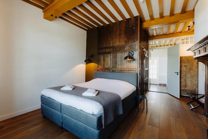 Deluxe Double Room with Balcony image 2
