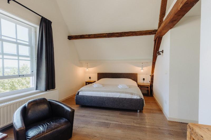 Deluxe Double Room with Lake View image 2