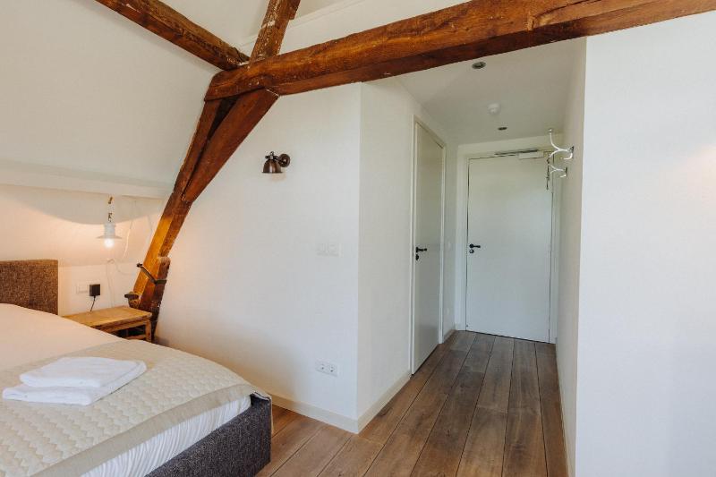 Deluxe Double Room with Lake View image 3