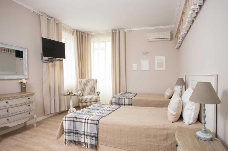 Double or Twin Room image 3