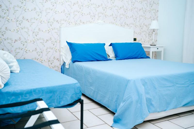 Double Room with Private External Bathroom image 3