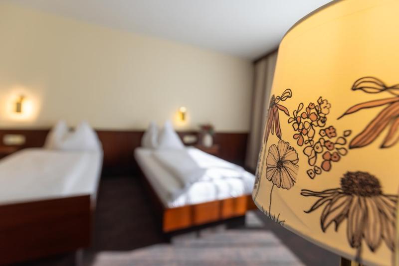 Standard Twin Room image 3