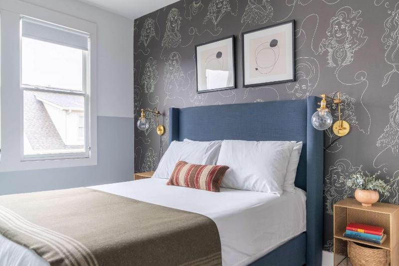 Stylish Retreat - image 3