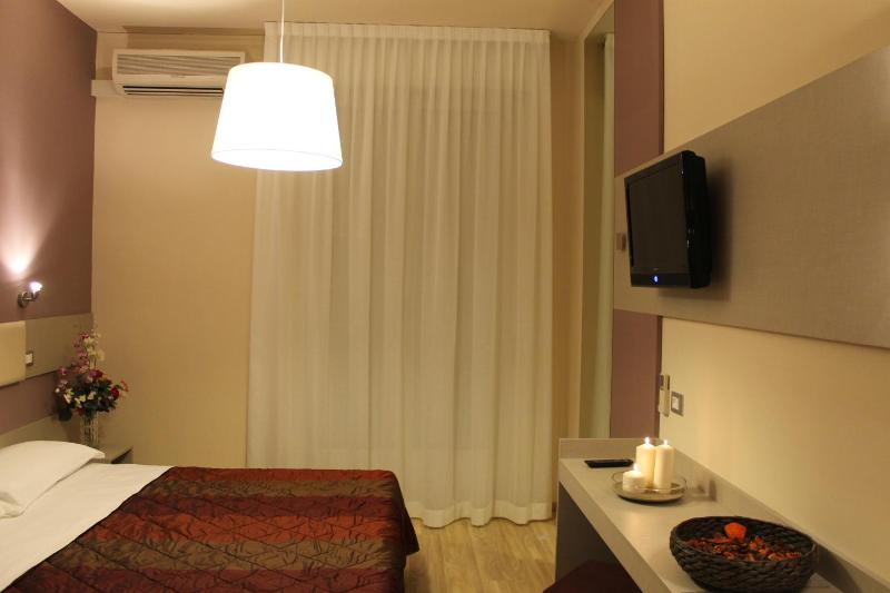 Standard Double or Twin Room image 3