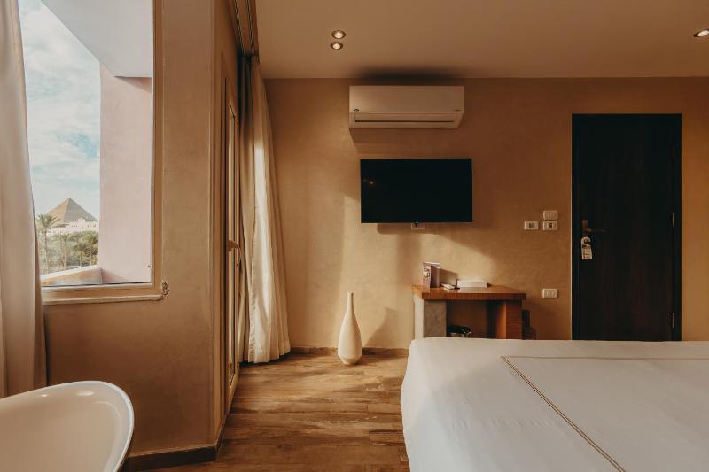 Almas Pyramids View Hotel - image 12