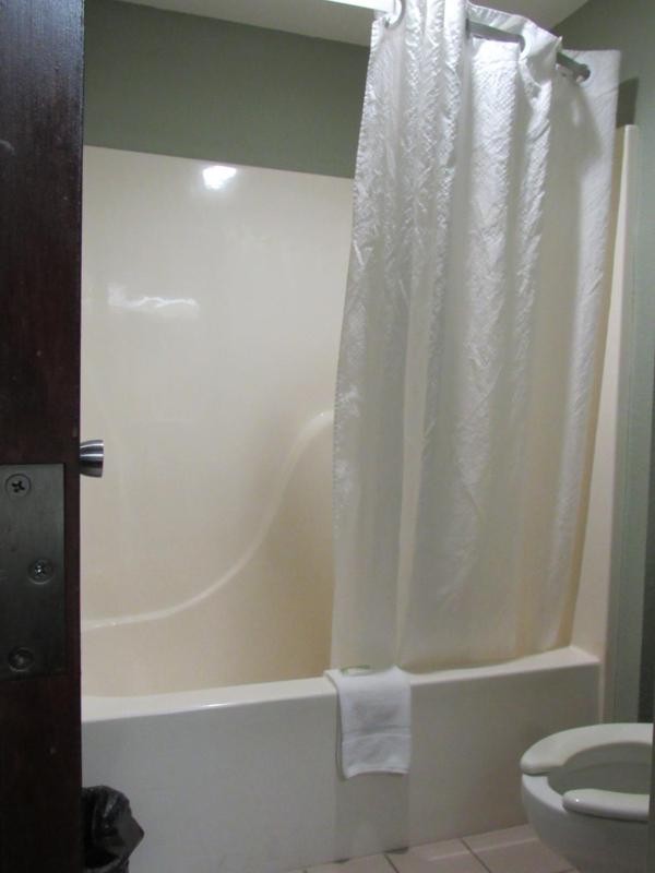 King Room - Non-Smoking image 4