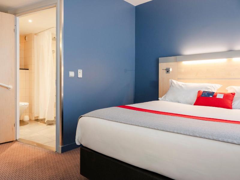Standard Double Room - Disability Access image 2