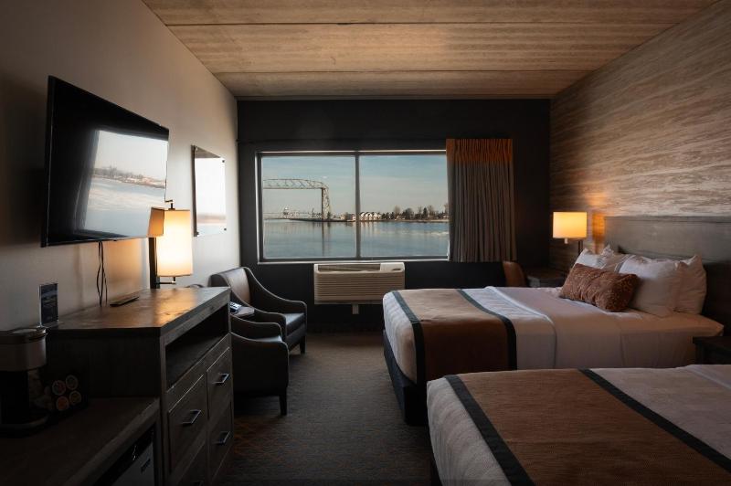 2 Queen Harbor View Room image 1