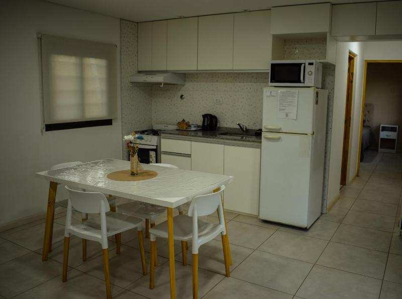 Complejo Zampa - Moderna casa con Pileta y Parque - image 14