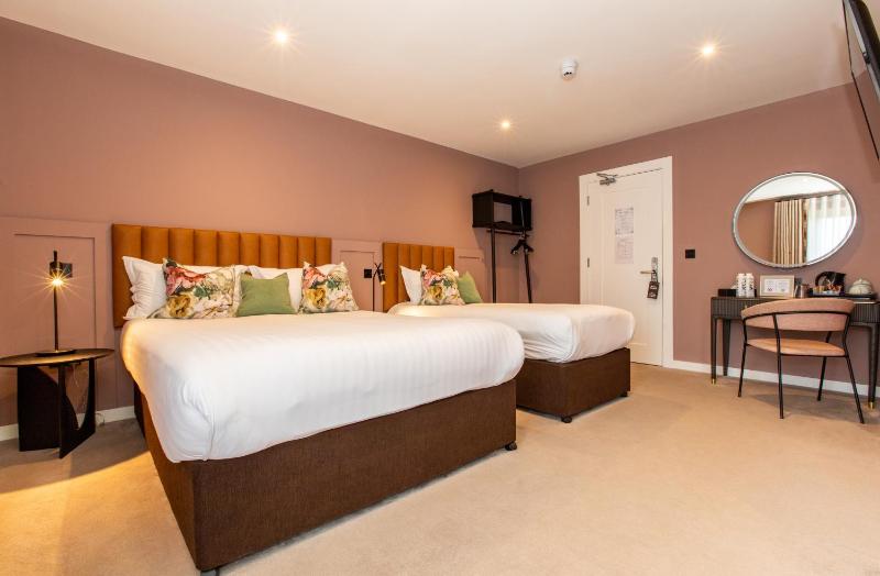 Standard Triple Room image 4