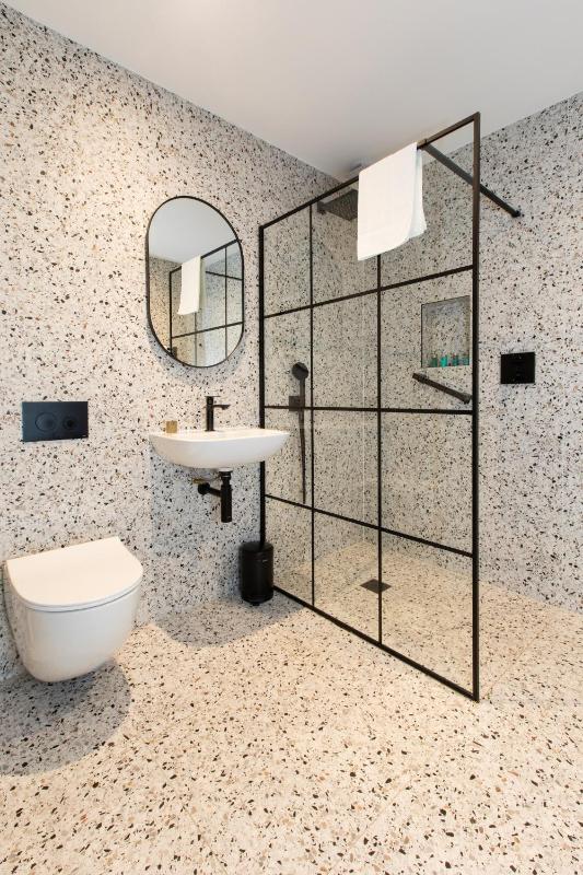 Standard Triple Room image 2
