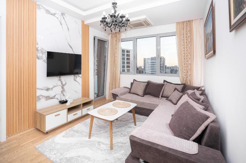 City center lux 2bdr apt with garage - image 1