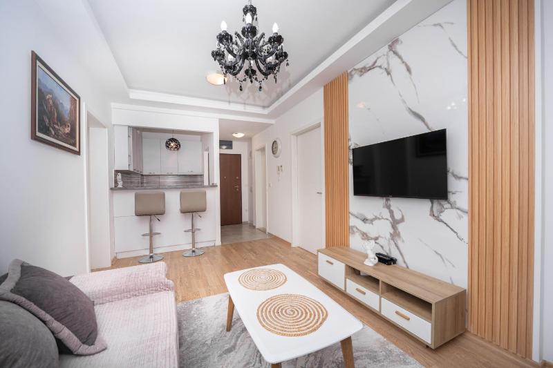 City center lux 2bdr apt with garage - image 14