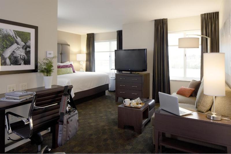 Studio King Suite image 2