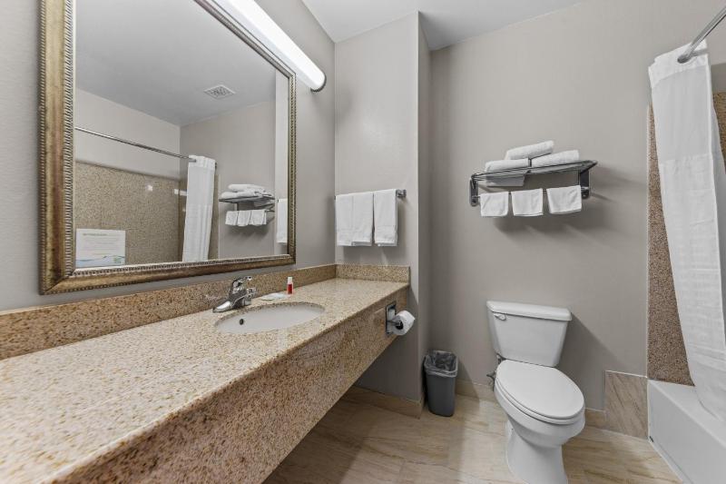 King Room - Non-Smoking image 2