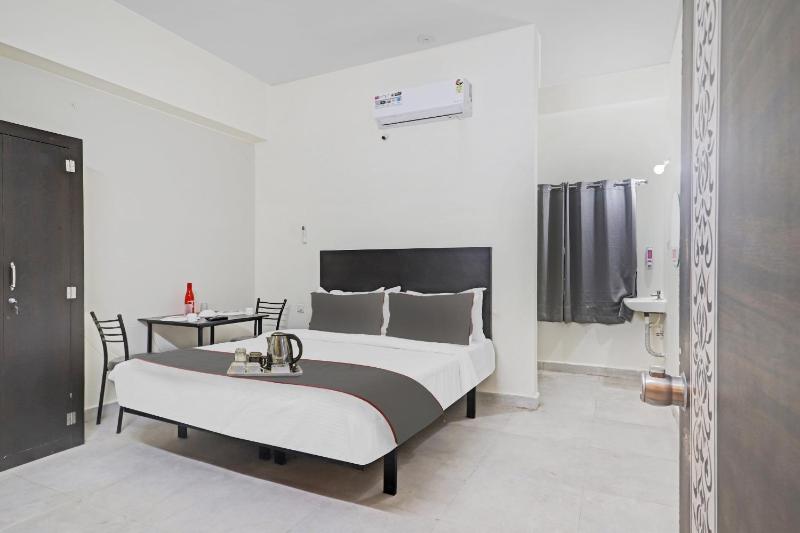 Deluxe Double Room image 2