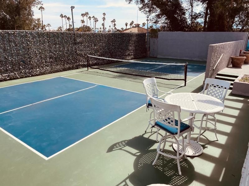 Near Downtown Palm Springs 7 BD 7 BTH 80FT Pool Pickleball - image 7