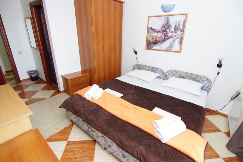 Double Room with Terrace and Sea View   image 3