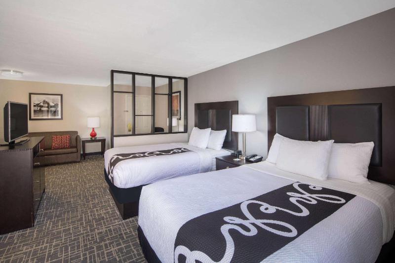 Studio Suite with Two Double Beds - Non-Smoking image 1