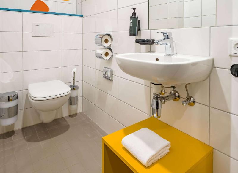 Deluxe Double Room with One Double Bed image 3