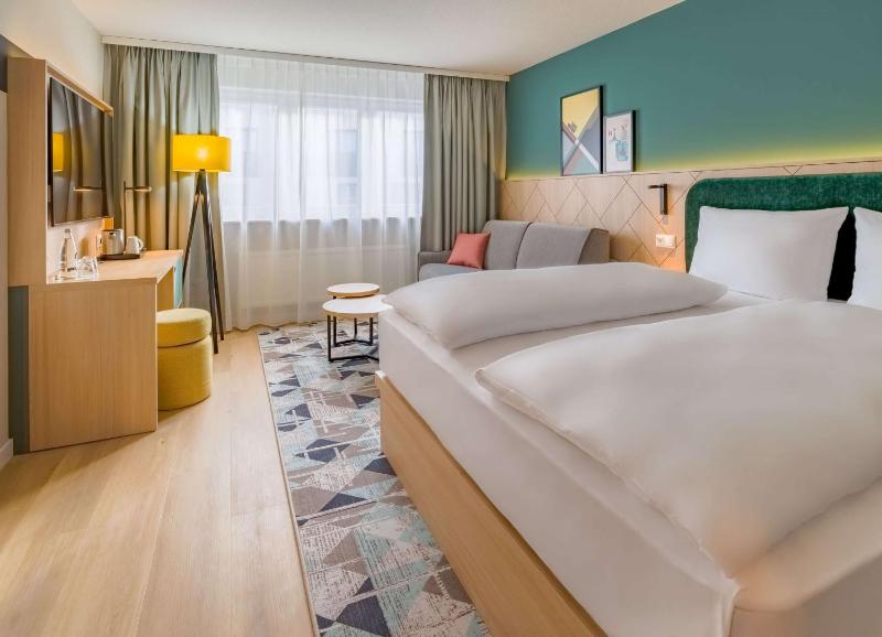 King Room with Kitchenette image 3