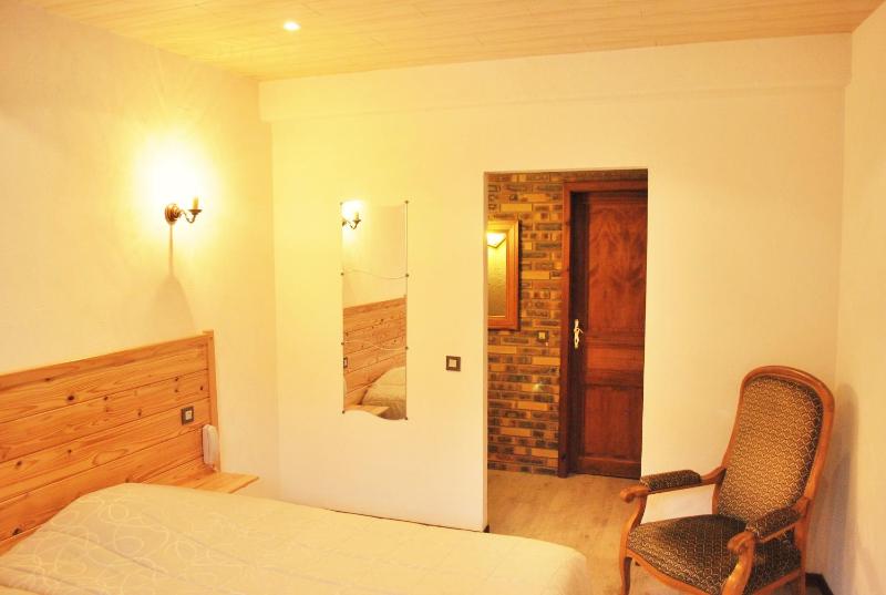 Twin Room image 2