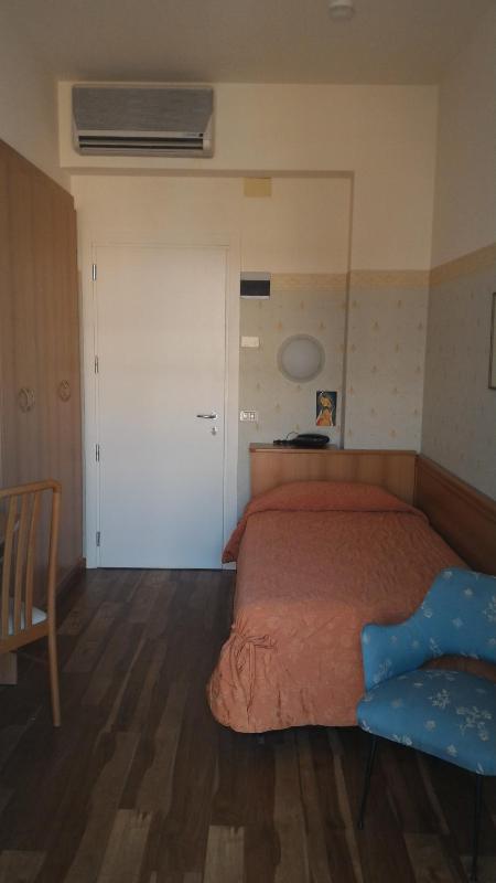 Single Room image 2