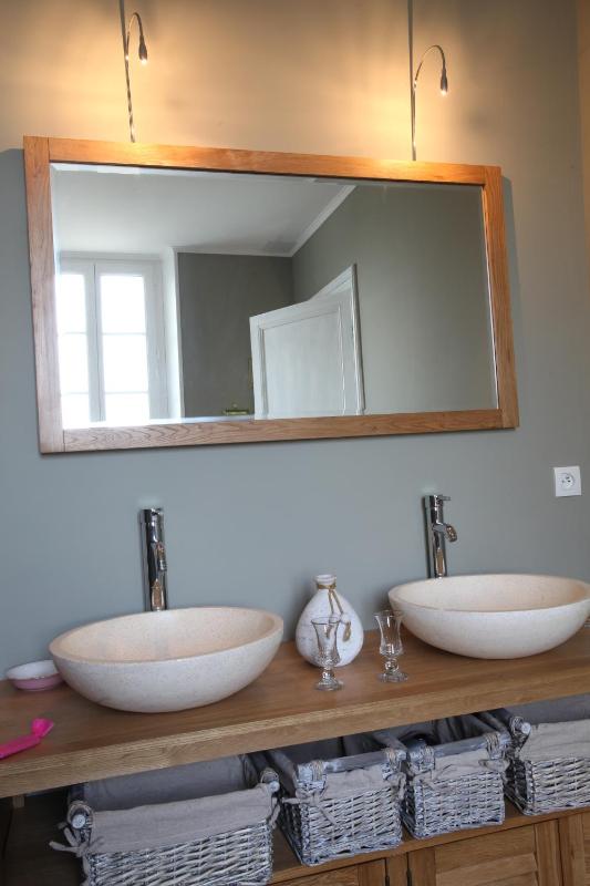 Double Room with City View image 3