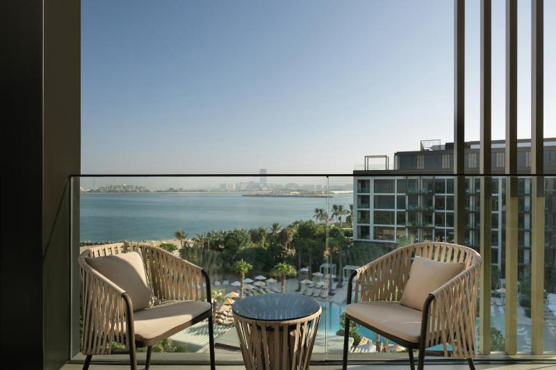 Rising Light King Room with Balcony and Sea View image 3
