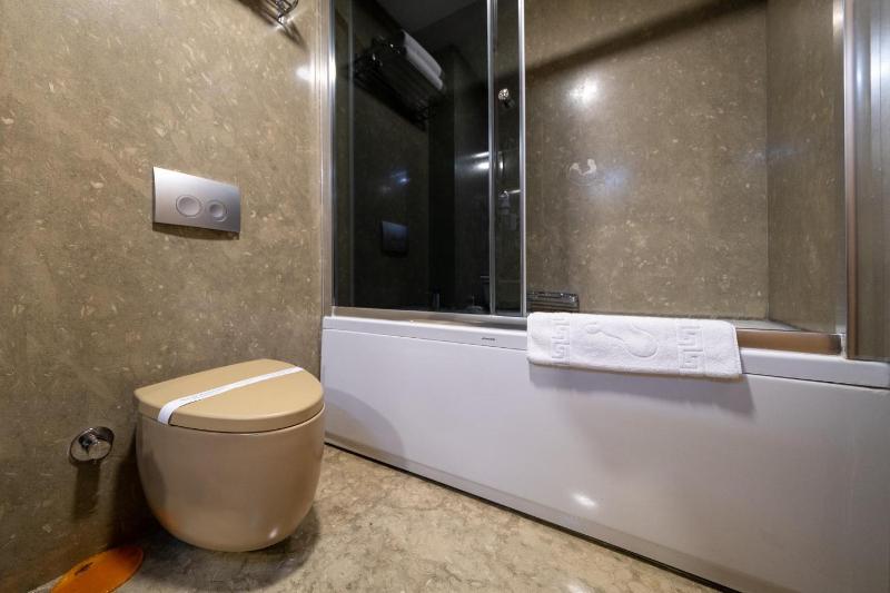 Deluxe Room image 2