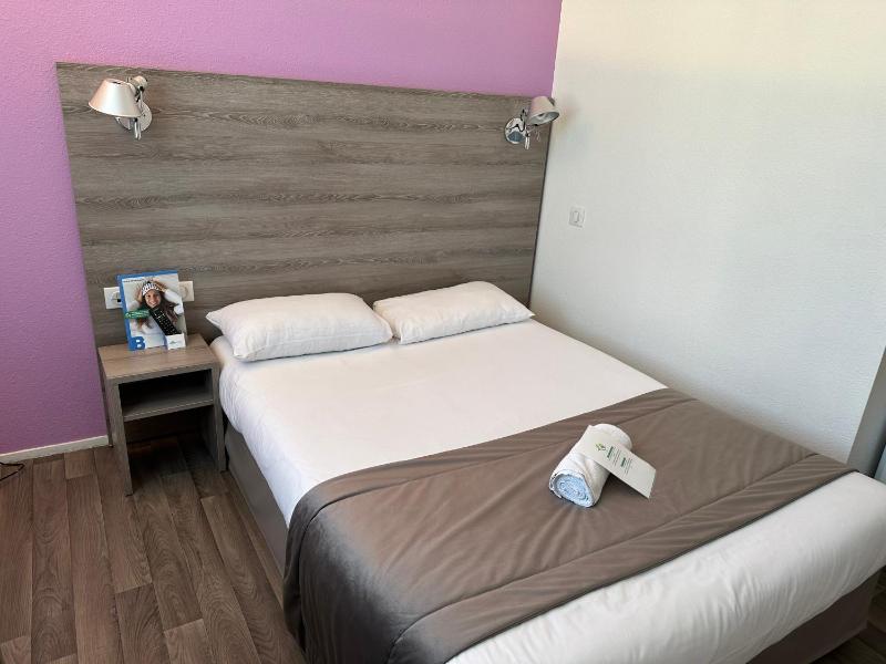 Double Room image 3