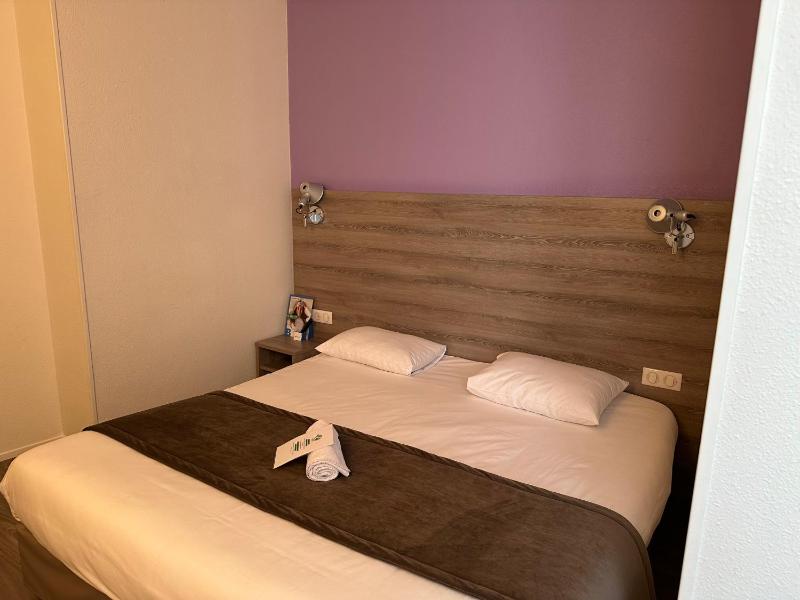 Double Room image 4